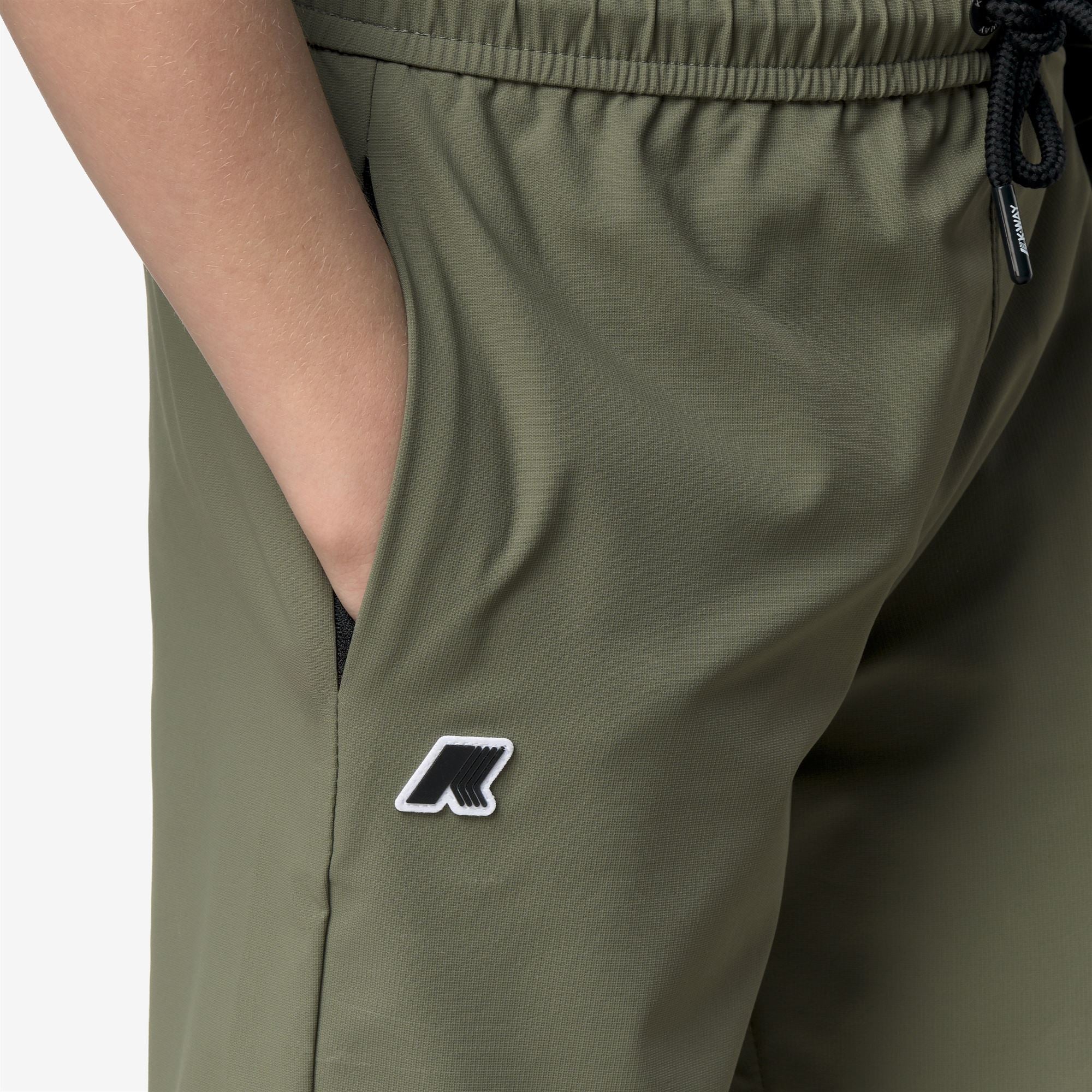 P. NESILIER TRAVEL - Shorts - Sport  Shorts - Kid unisex - GREEN LICHEN - Image 3
