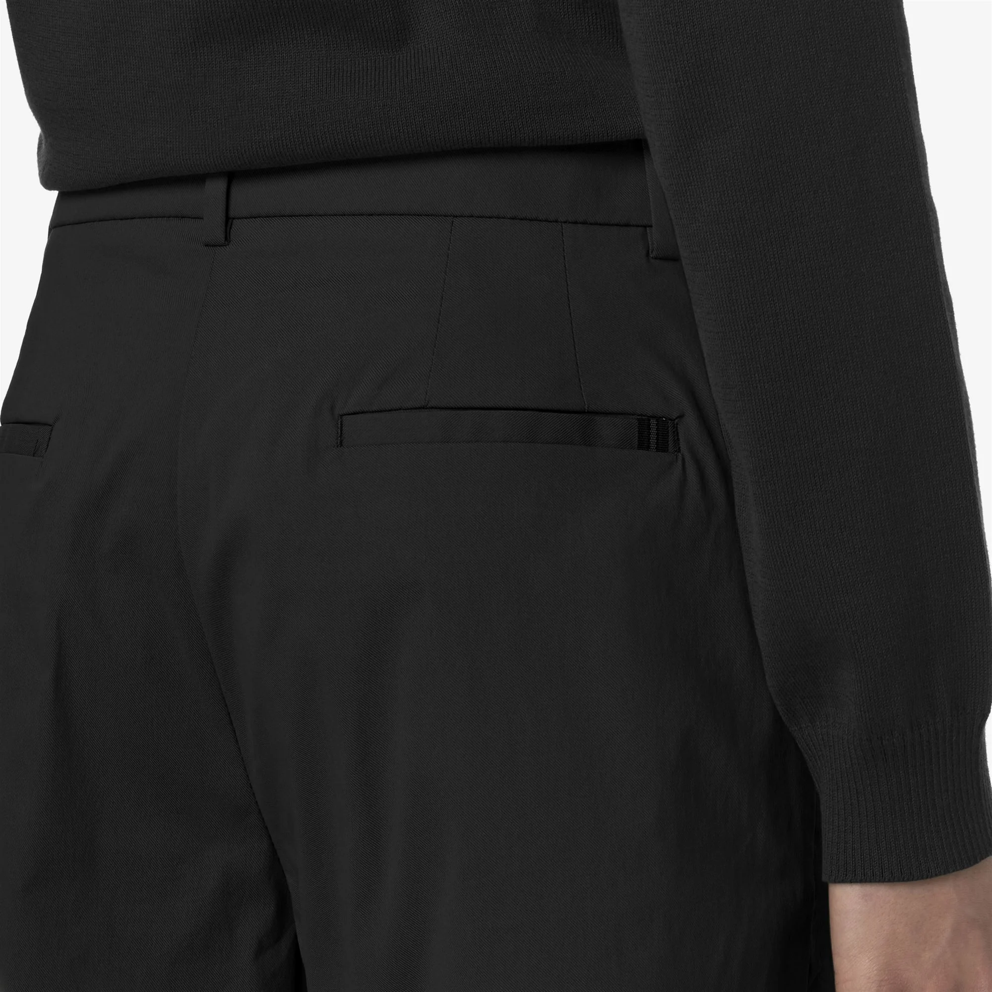 NIVE TWILL TECH - Shorts - CHINO - Woman - BLACK PURE - Image 2